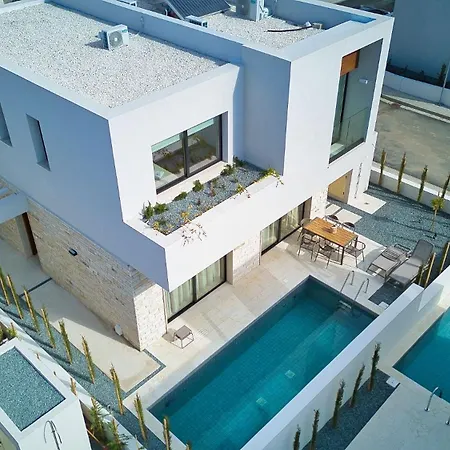 Villa Avalon Gardens 13